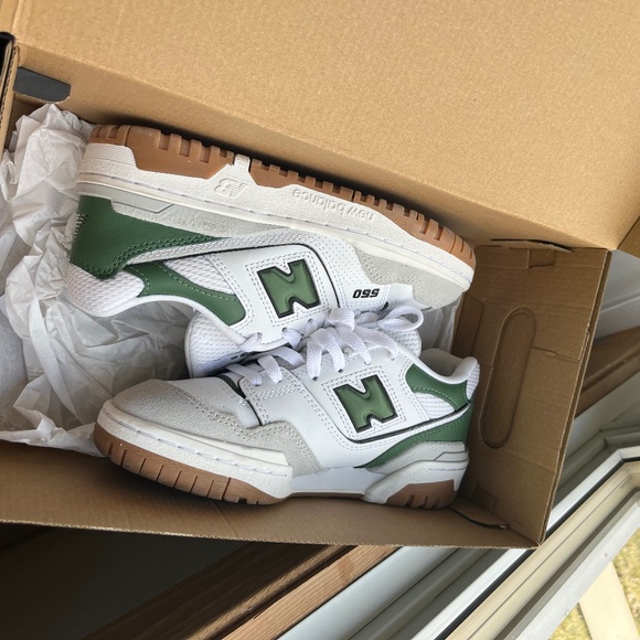 Kids New Balance 550s - Picture 1 of 2